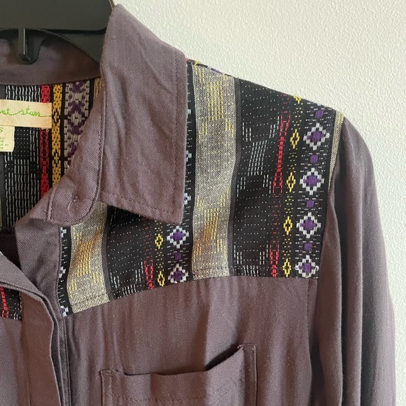 Staring at Stars Embroidered Button-Down - Picture 4 of 4